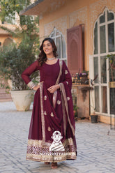 β¨ Faux Blooming Elegance Unveiled - Special Designer Gown